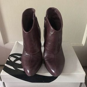 NINE WEST WINE POINTY HEEL ANKLE BOOTS